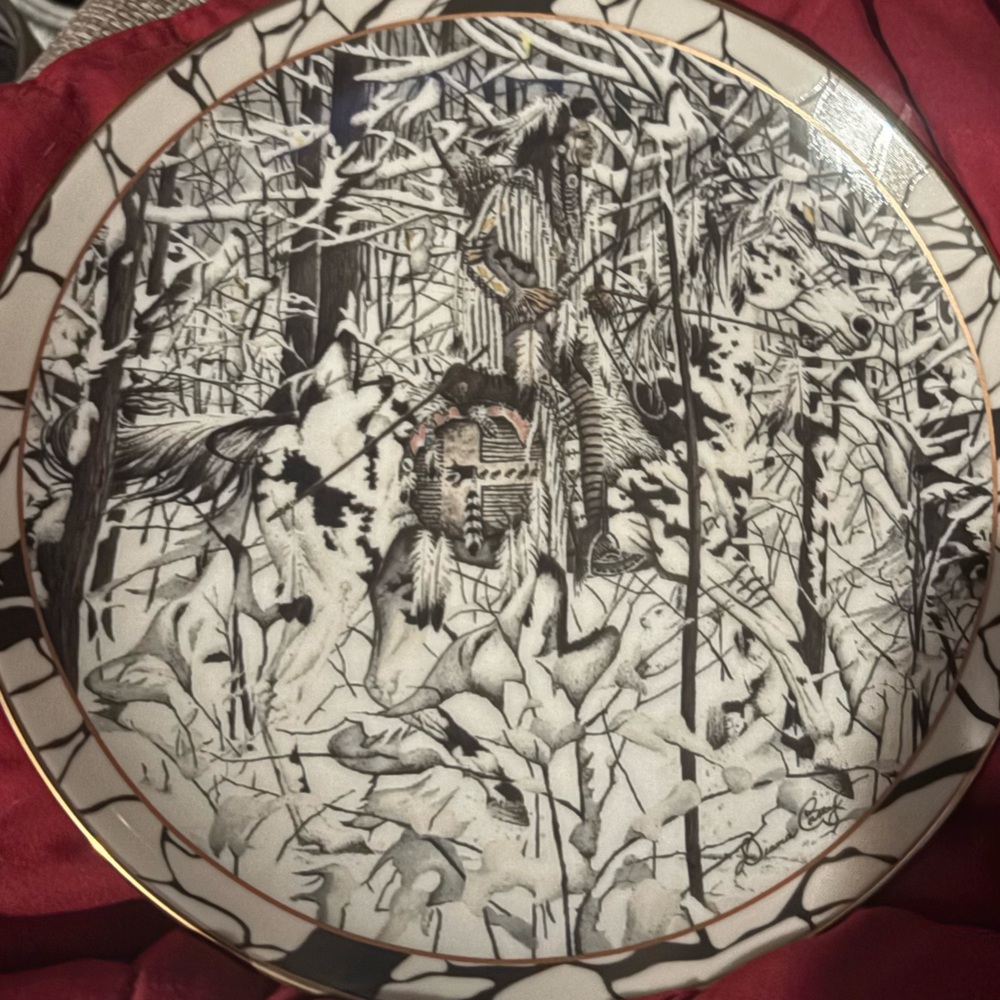 Decorative Wildlife Plate with Gold Trim
